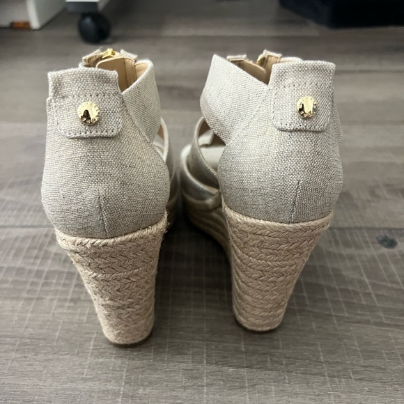 Michael Kors Platform sandals in size 8M - Picture 5 of 7